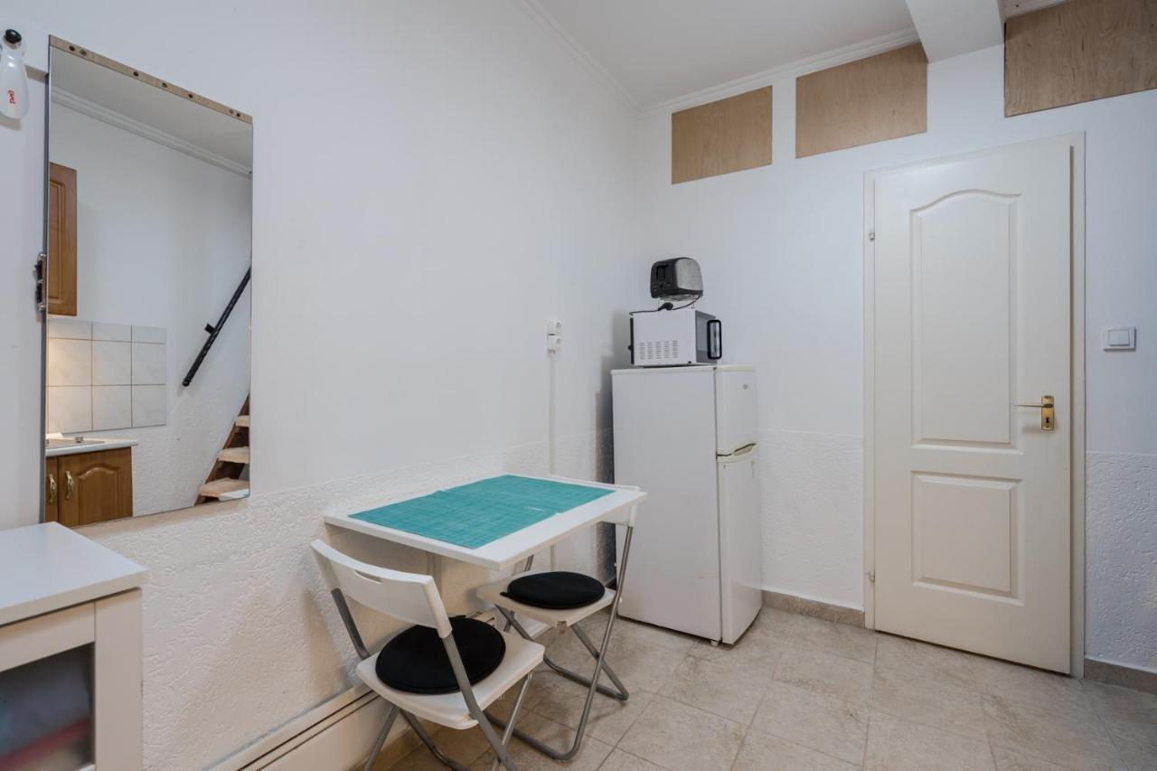 Bpr Simply Azure Apartment Boedapest Buitenkant foto