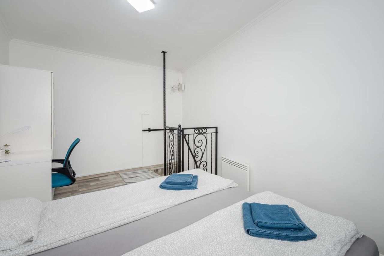 Bpr Simply Azure Apartment Boedapest Buitenkant foto