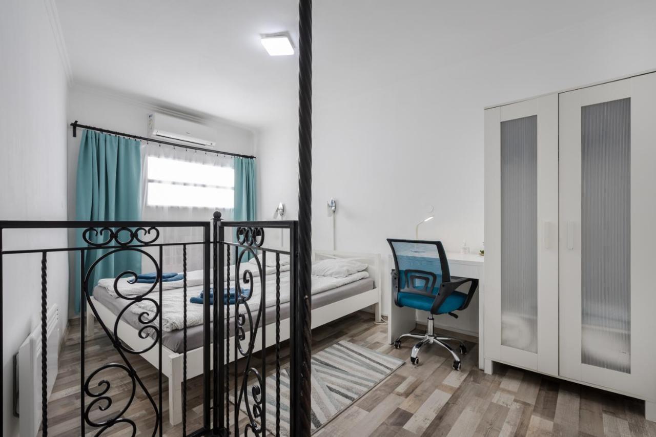Bpr Simply Azure Apartment Boedapest Buitenkant foto