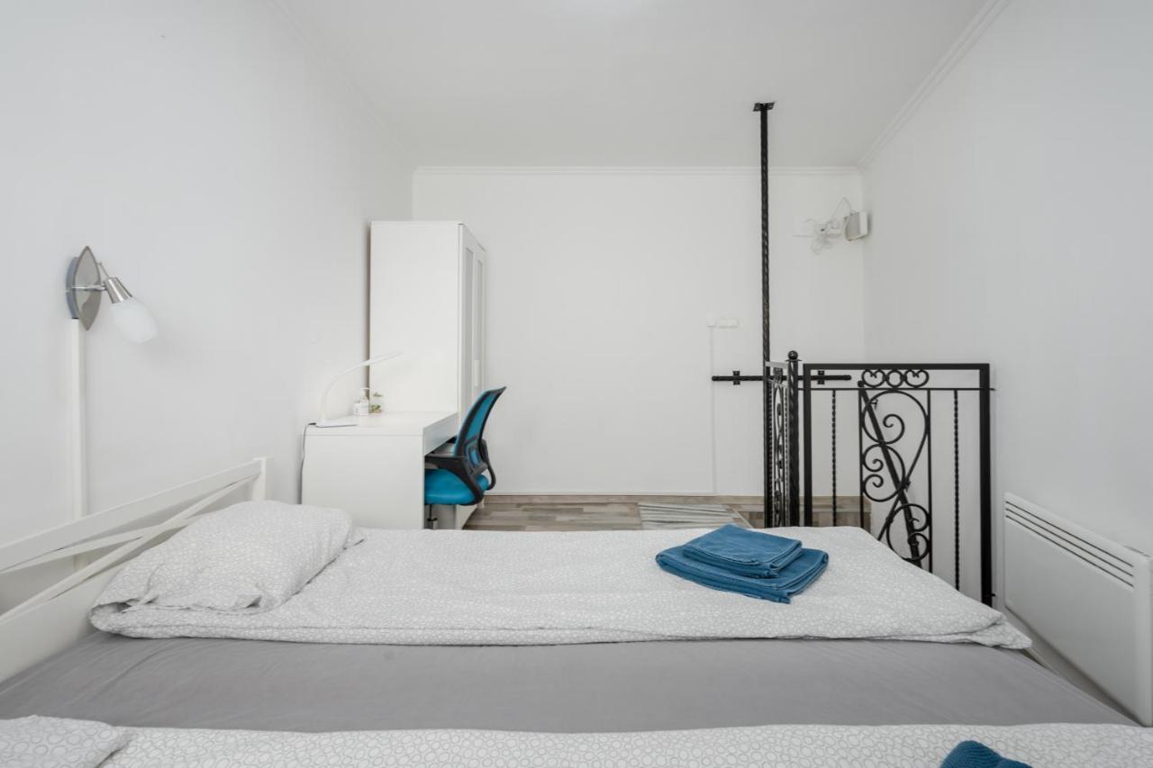Bpr Simply Azure Apartment Boedapest Buitenkant foto