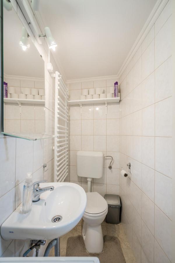 Bpr Simply Azure Apartment Boedapest Buitenkant foto